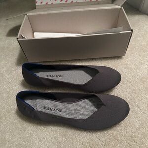 Rothy's size 10. New in box never worn. Pebble Grey color